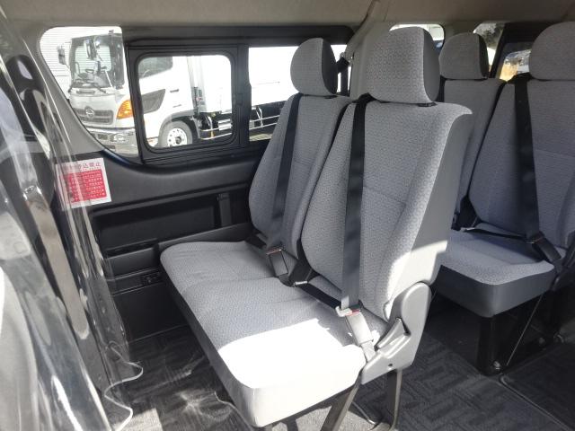 TOYOTA HIACE COMMUTER 2017